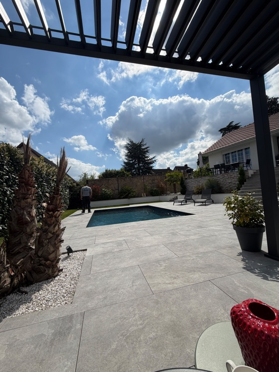 Terrasse sous pergola